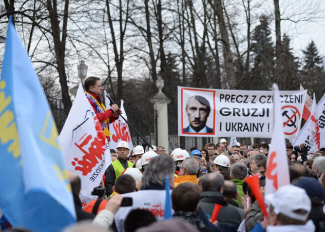 Ukrainā notiek gan Krievijas atbalstītāju, gan pretinieku mītiņi