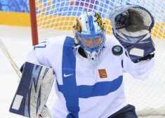 Somijas hokeja izlases vārtsardze noslēgusi līgumu ar vīriešu komandu