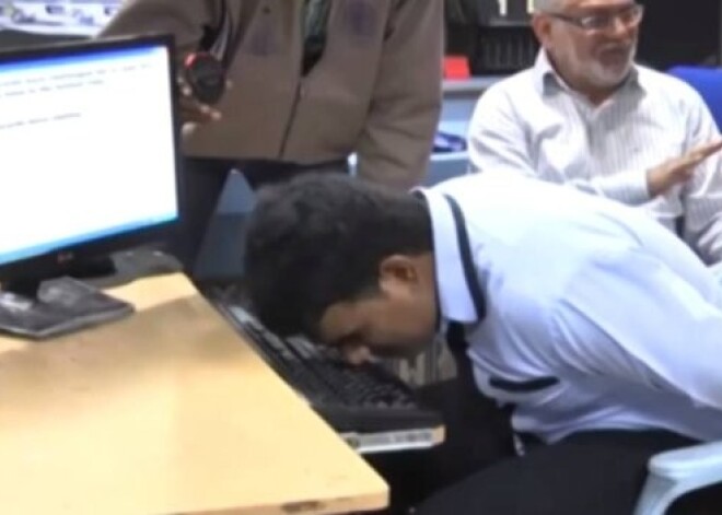 Житель Индии установил рекорд скорости набора текста носом. ВИДЕО