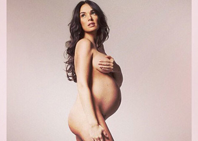 Наследница миллиардера снялась обнаженной за неделю до родов