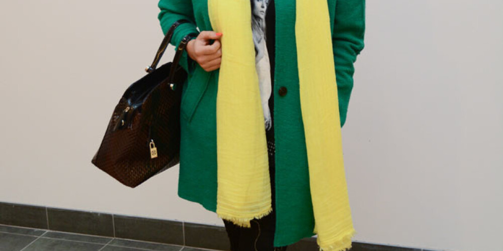 Zaļie, pavasarīgie zābaciņi Aleksandras skapī stāvējuši nevalkāti trīs gadus. Tagad viņa tiem piepirkusi klāt zaļu mētelīti un saulaini dzeltenu šallīti.