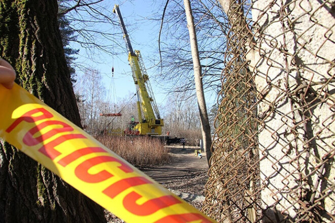 Stopiņos piektdien veiksmīgi tika demontēts 88 metrus augstais radiotornis, kuram metāla zagļi bija nozaguši stiprinājuma trosi un tas draudēja nogāzties.