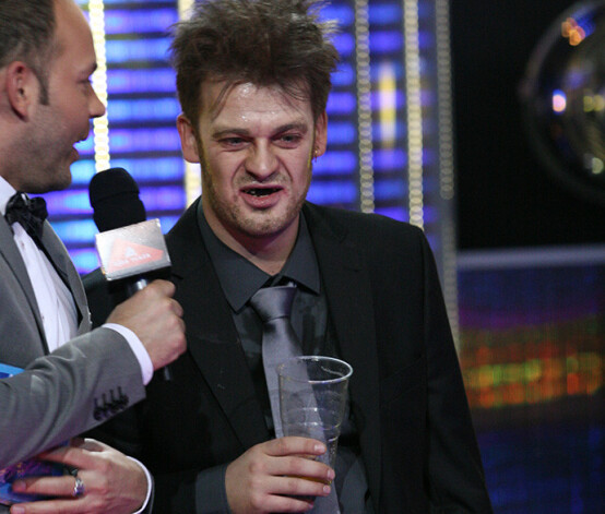 Šova „Izklausies redzēts” 3. Raidījuma uzvarētājs Rihards Lepers patiešām pārliecināja, ka ir lielisks aktieris, jo viņa Šeins Makgovans šķita kā īsts.