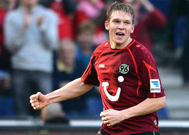 Artjoms Rudņevs nepabeidz spēli, pamet laukumu traumas dēļ