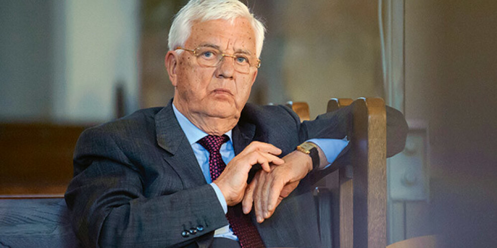 Kamēr vairāki Latvijas kultūras cilvēki Ukrainas notikumu sakarā aicinājuši boikotēt Krieviju un uz turieni nedoties viesizrādēs, maestro Raimonds Pauls Maskavā ar lieliem panākumiem sniedzis koncertu starptautiskajā Sieviešu dienā – 8. martā.