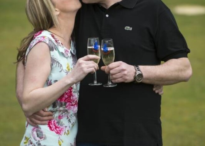 Mīlošs pāris loterijā laimējuši 128 miljonus eiro