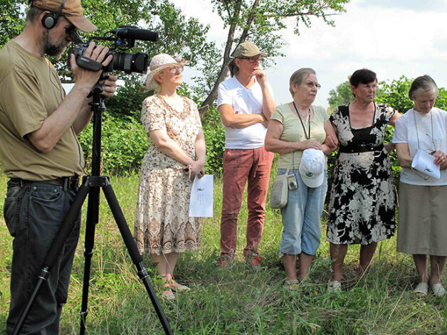 Anna Gaigule kopā ar operatoru 2012. gada vasarā devās uz Tigdu Blagoveščenskas apgabalā, izstaigāja bērnības takas un satika savu bērnības draudzeni.