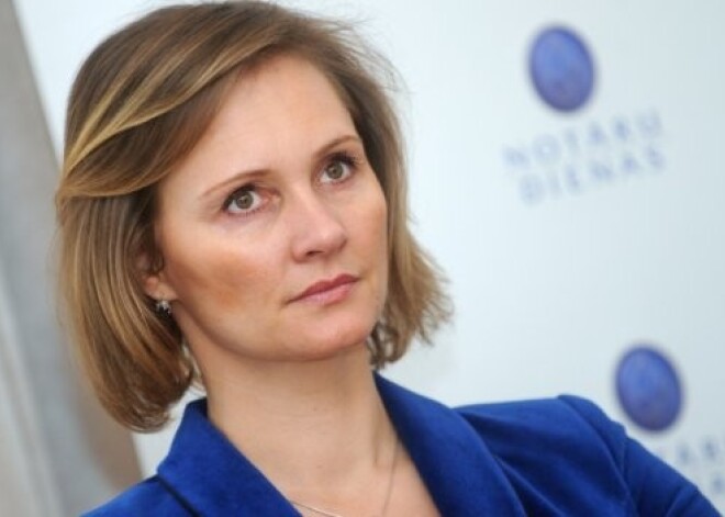 Tieslietu ministre neizpratnē: "Ko es būtu neatbilstoši likumam tādu darījusi?"