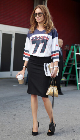 Stiliste un modes žurnāliste Ece Sukan Ņujorkas modes nedēļā.