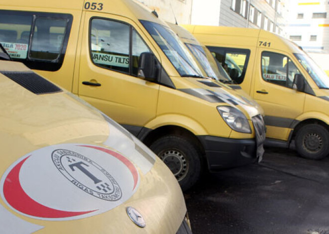 Cilvēkiem uz Dzērumiem jābrauc kā siļķēm mucā. Nepietiek autobusu