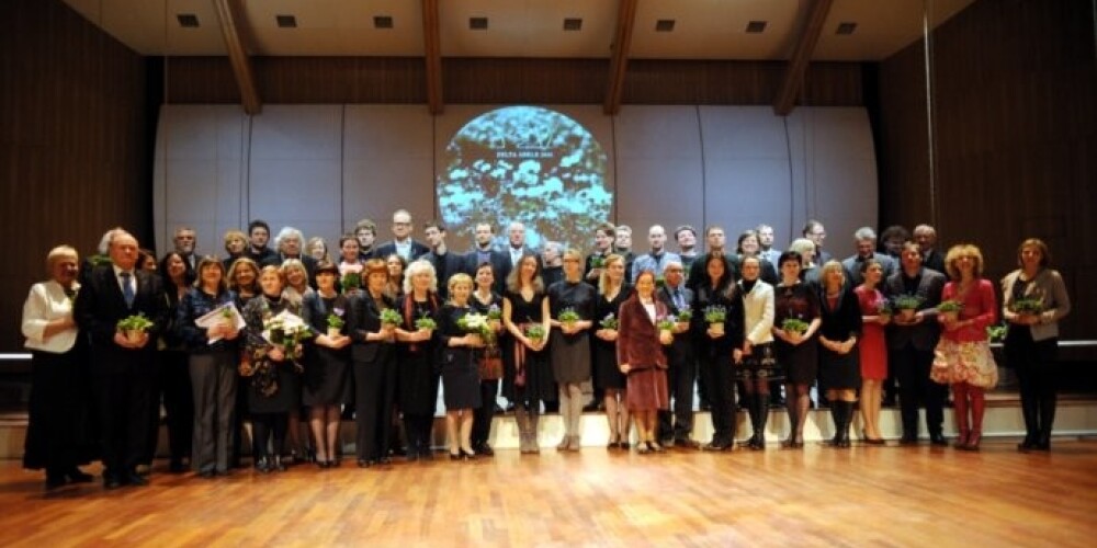 LTV Kultūras ziņu sižets par grāmatu mākslas konkursu "Zelta ābele 2013"