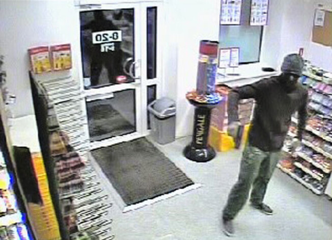 Varbūt videonovērošana veikalos ļaus policijai noķert laupītājus.