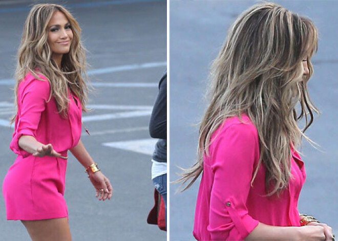 Яркая женщина! Джей Ло продемонстрировала фигуру в коротких шортиках