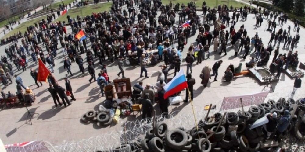 Prokrieviskie aktīvisti pasludina "Doņeckas republiku".