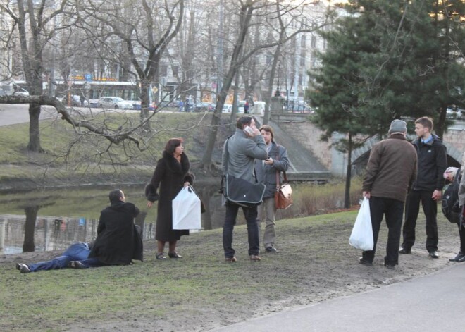 2014. gada 10. aprīļa pievakarē no Rīgas kanāla tika izvilkts vīrs, kurš ūdenī ievēlās droši vien pēc spaisa pīpēšanas. Garāmgājēji viņu no kanāla izvilka un Ātrā medicīniskā palīdzība nogādāja slimnīcā.