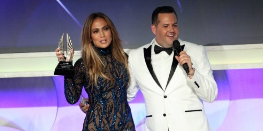 Дженифер Лопес на 25-й ежегодной церемонии GLAAD Media Award