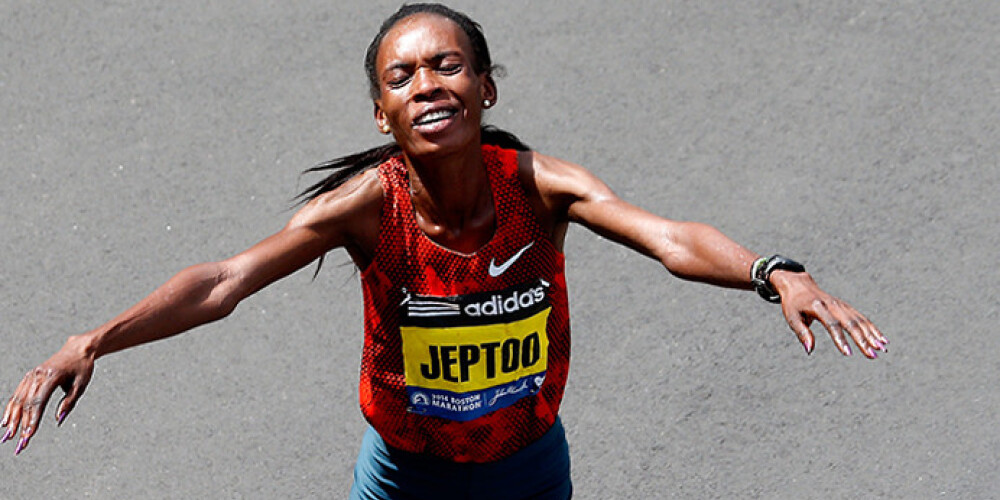 Bostonas maratonā otro gadu pēc kārtas triumfē Kenijas skrējēja Jepto
