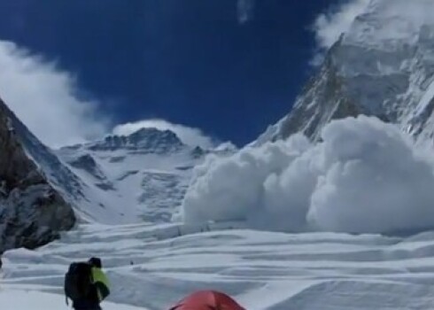 Postošais lavīnas nogruvums Everestā.