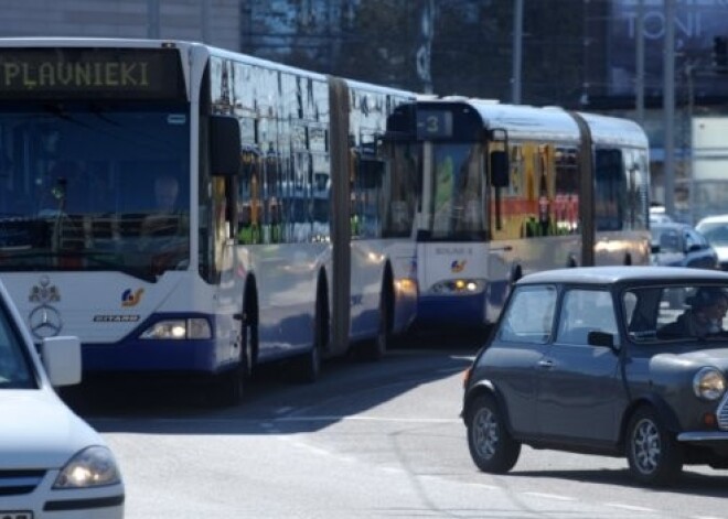 Sabiedriskā transporta biļešu cenu politika Rīgas domei izmaksās 10 miljonus eiro