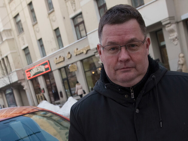 Kādreizējais LNT „Degpunktā” vadītājs Kārlis Seržants nu iesaistījies lielajā politikā un turpmāk televīzijas ekrānā grib runāt kā Eiroparlamenta deputāts no Briseles.