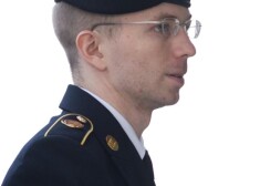 В постановлении суда говорится, что молодого человека отныне зовут Челси Элизабет Мэннинг