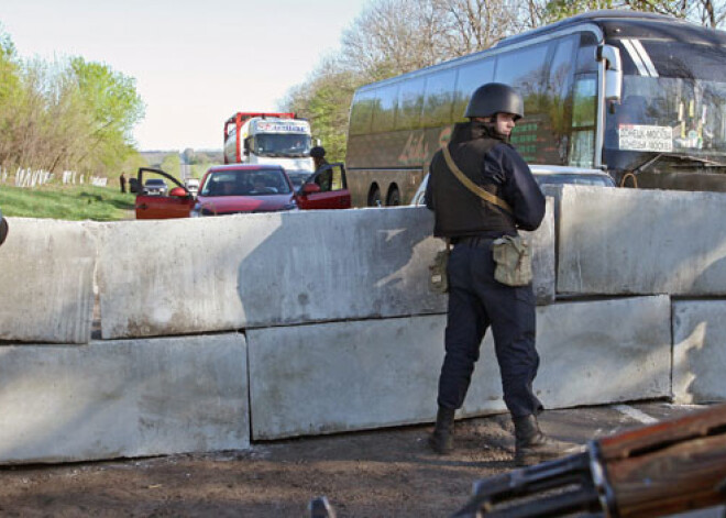 Slovjanskā sagrābts autobuss ar EDSO novērotājiem