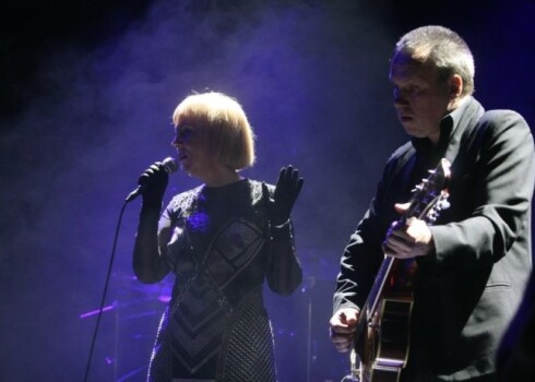 „K.Remonts” atkalapvienošanās koncertā Ieva Akuratere nodemonstrēja, ka spēj tikpat ģeniāli nodziedāt kā „K.Remonts” ziedu laikos pirms vairāk nekā 20 gadiem.