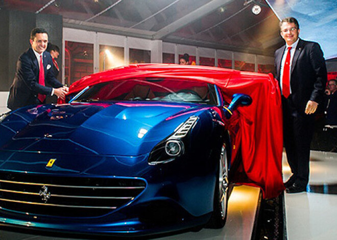 Ferrari California T pirmizrāde Londonā. FOTO