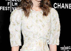 Pēdējā laikā britu aktrise Keira Naitlija saviesīgiem pasākumiem izvēlas tērpus, kas akcentē viņas 58 cm tievo vidukli.