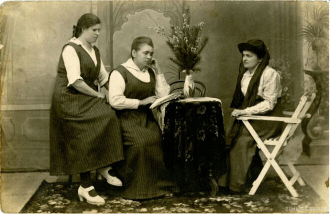 Amerikāņu gudrīši jau pirms 100 gadiem atklāja, ka sieviešu gudrība atkarīga no viņu frizūras, nevis matu blonduma. Jo kundzei kārtīgāka matu sasuka, jo viņa esot gudrāka.