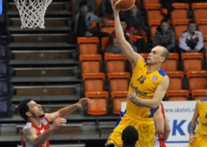 "Ventspils" basketbolisti grūtā cīņā sasniedz LBL finālu