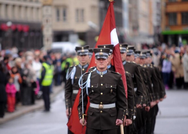 Ziedu nolikšanas ceremonija pie Brīvības pieminekļa, atzīmējot Latvijas Republikas Neatkarības atjaunošanas dienu