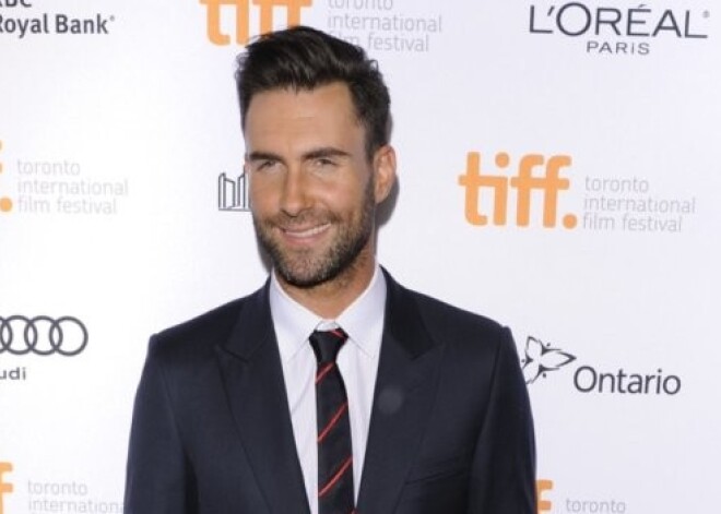 Солист "Maroon 5" Адам Ливайн стал блондином