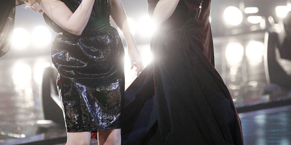 Jaunā sensācija, dziedošā mūķene māsa Kristīna talantu šovā „The Voice” uzstājusies kopā ar austrāliešu popdīvu Kailiju Minogu. Abas izpildīja Kailijas hitu „Can’t Get You Out Of My Head”.