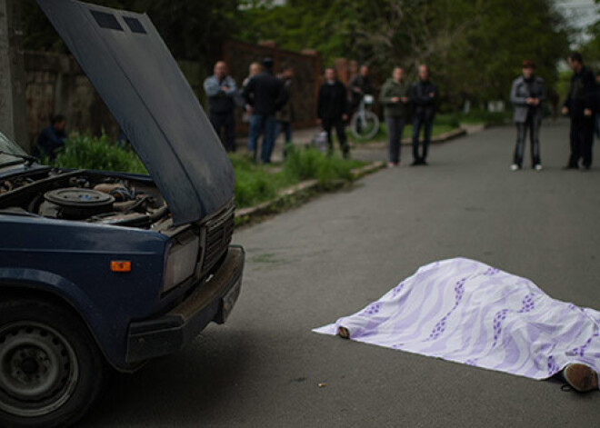 Kauja Mariupolē. Deg pilsētas milicijas nodaļa, uz ielām guļ mirušie. FOTO