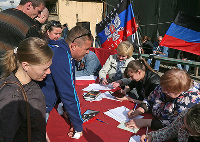 "Doņeckas tautas republika" pasludina suverenitāti, lūdz uzņemt Krievijā. FOTO