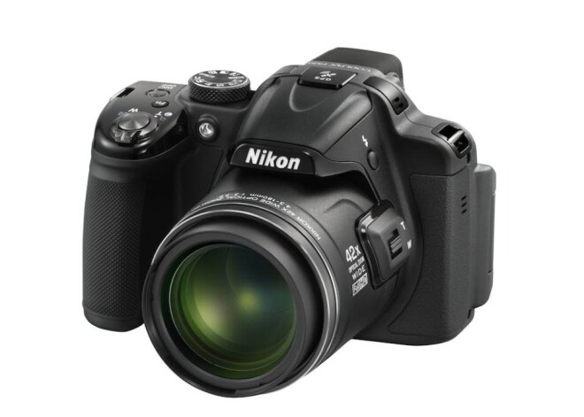 5) Nikon Coolpix P520 Svars 550 grami, 42x zūms, 1920×1080 video, 18.1 megapikseļu matrica.