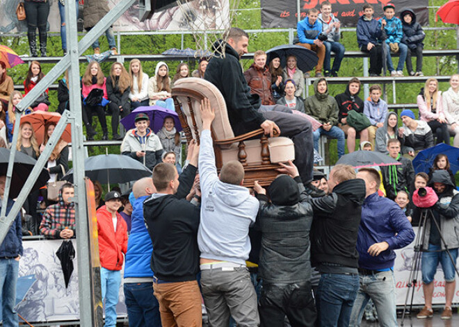 Spēcīgs lietus netraucē atklāt jauno "Ghetto Games" sezonu. FOTO