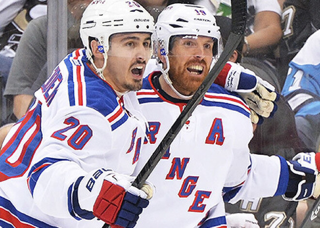 "Rangers" un "Blackhawks" uzvar un iekļūst Stenlija kausa konferenču finālos. VIDEO