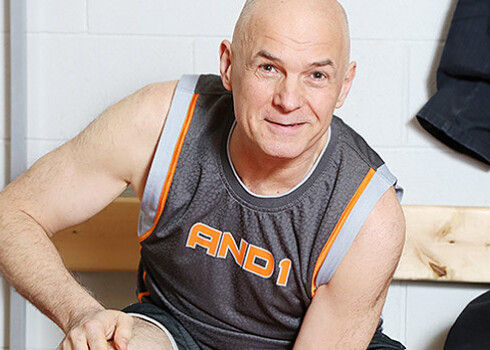 “Mēs kraujam kuņģī ēdienus, kurus organisms nespēj pārstrādāt. Un tad brīnāmies, kāpēc kļūstam korpulenti un nespējam nomest svaru,” teic Varis Vētra.