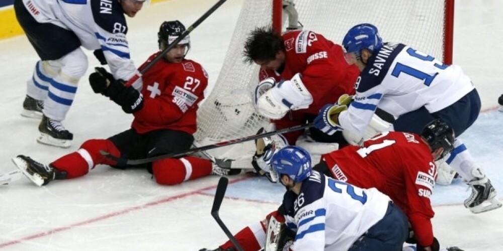 Somijas hokejisti izsēj pārsvaru un tikai pēcspēles metienos pārspēj Šveici