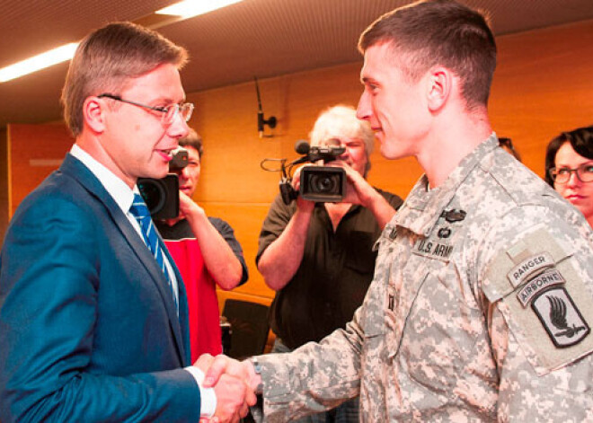 Ušakovs NATO karavīriem: "Jums ir paveicies, ka esat Rīgā šajā gadā!" FOTO