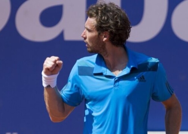 Gulbis pārliecinoši sasniedz pirmo karjeras māla seguma turnīra finālu