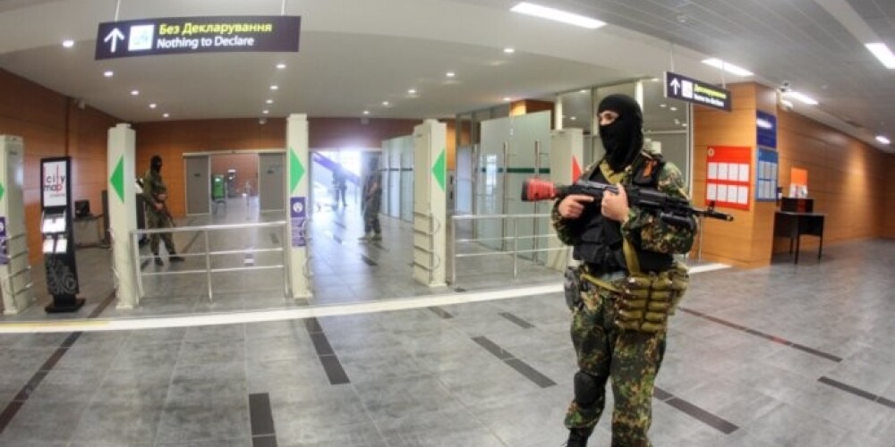 Ukrainas armija sāk uzbrukumu teroristu ieņemtajai Doņeckas lidostai. FOTO