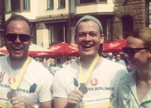 Rihards Lepers ar Rūtu Reiniku viesībās pie Laura Reinika. Kā divi balodīši...