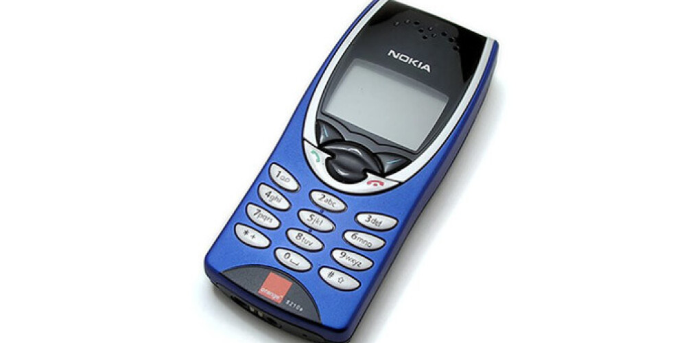 В топе продаж на vintagemobile.fr находится Nokia 8210 с крошечным монохромным экраном и пластиковыми кнопками, которая стоит 59,99 евро.