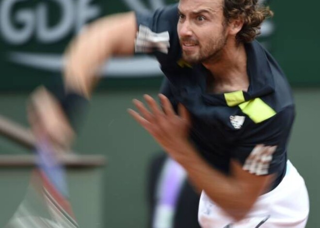 Ernests Gulbis cīnās ar slaveno šveicieti Rodžeru Federeru