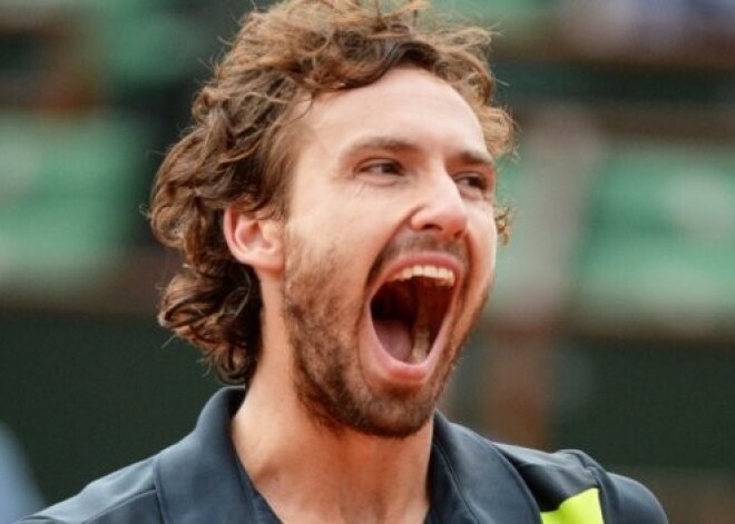 Uzvara! Gulbis 5 setu trillerī salauž Federeru un tiek ceturtdaļfinālā