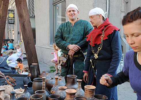 Robežpilsētā Valkā/Valgā šajā nedēļas nogalē notiek dvīņu pilsētu festivāls „Skanošā Livonija”.