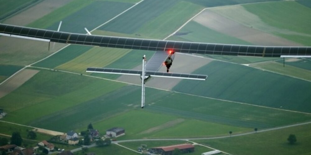 Ar saules enerģiju darbināmai lidmašīnai pirmais lidojums - veiksmīgs